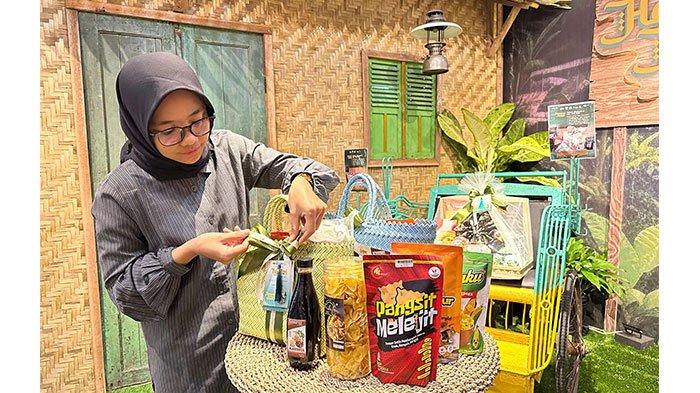 Paket hampers produk UMKM binaan RB Rembang terjual dengan total nilai transaksi lebih dari Rp 565 juta selama bulan Ramadan 1445H/ tahun 2024.
