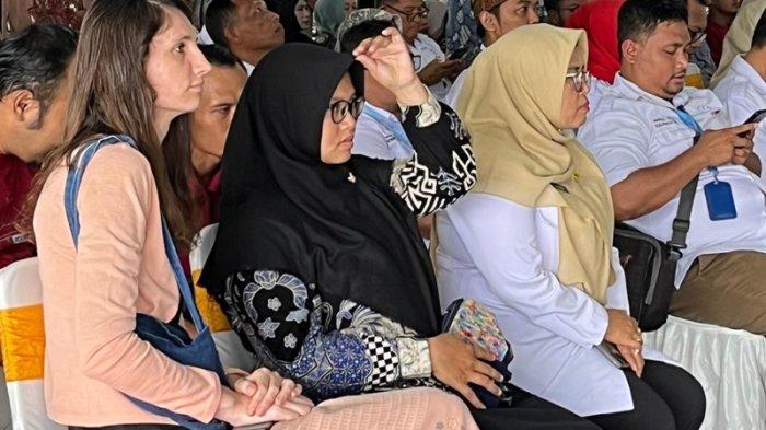 Pavla dan Dini Aliva saat tengah mengikuti acara Banjarnegara Tourism Bussines Forum (BTBF) 2 sebagai buyer, di Pendopo Dipayuda, Rabu (14/5/2025).