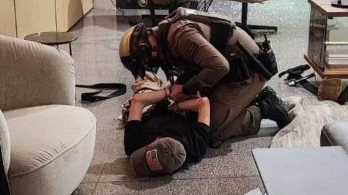  Pelaku penembakan di Siam Paragon Mall, Bangkok, Thailand ditangkap polisi setelah menyerah, Selasa (3/10/2023). 
