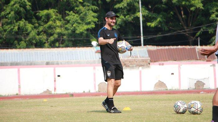 Pelatih PSIS Semarang Gilbert Agius.
