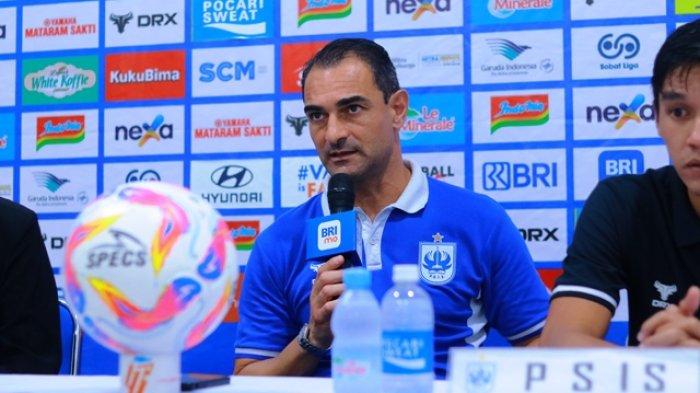 Pelatih PSIS Semarang Gilbert Agius dalam jumpa pers usai laga versus Malut United.