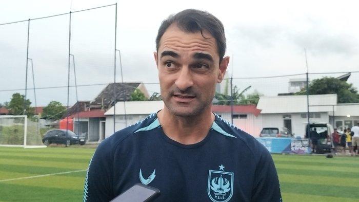 Pelatih PSIS Semarang, Gilbert Agius.