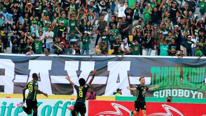 Pemain Persebaya Surabaya Ze Valente selebrasi usai menjebol gawang Borneo FC saat laga pekan ke-11 Liga 1 2023-2024 yang berakhir dengan skor 2-1 di Stadion Gelora Bung Tomo Surabaya, Minggu (3/9/2023) sore.