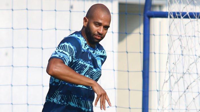 Pemain asal Brasil Lucas Gama terpantau telah mengikuti latihan bersama PSIS Semarang di Lapangan Wisesa Mranggen, Demak, Selasa (13/6/2023).