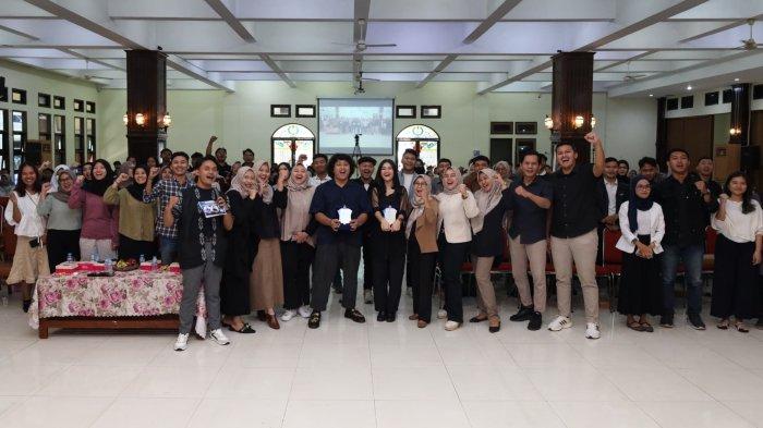 PEMBEKALAN WISUDA - Universitas Semarang (USM) melalui UCAC (USM Career and Alumni Center) menggelar Pembekalan Wisuda ke-72 pada Rabu, 21 Mei 2025 di Auditorium Ir. Widjatmoko USM. Mengusung tema 