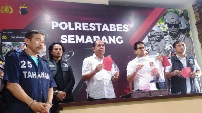 Tersangka pembunuhan bos keamanan, M Hasim (58) saat menjelaskan motifnya sampai nekat menghabisi atasannya dalam konferensi pers di Mapolrestabes Semarang, Senin (12/2/2024).