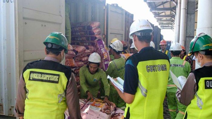 Pemeriksaan Barang impor Pada Pelabuhan Tanjung Emas