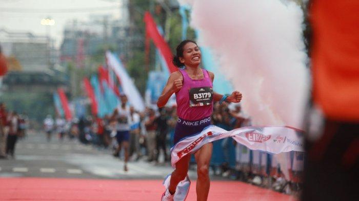 Penampilan Odekta Naibaho di Semarang 10K 2024 saat hendak Menggapai garis finish