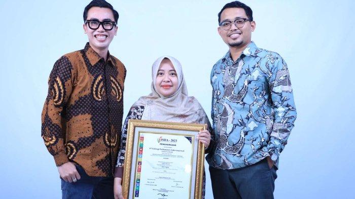 Penganugerahan ISDA 2023 kategori Platinum sebagai level tertinggi ini diterima oleh Officer CSR & SMEPP PT KPI RU IV, Aditya Anung DN dalam sebuah acara yang dihelat di The Westin Hotel Jakarta, Indonesia, Minggu (3/12/2023).