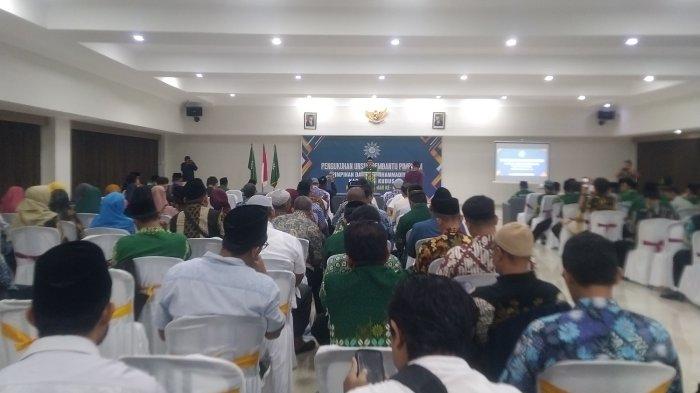 Pengukuhan Anggota Unsur Pembantu Pimpinan Daerah Muhammadiyah Kabupaten Kudus Periode Muktamar ke-48 di Ruang Serbaguna Rumah Sakit Sarkies Aisyiyah, Senin (3/7/2023).