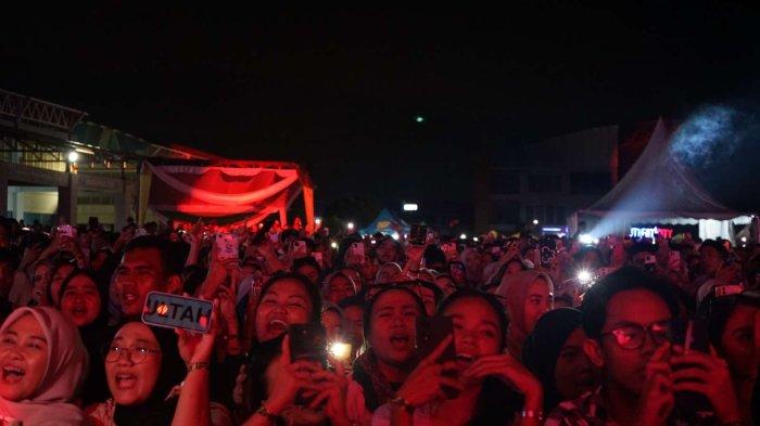 Penonton Saksikan Kolaborasi Kedua Authenticity Ramaikan Nyanyian Riang Gembira Palembang