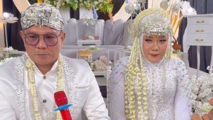 Penyanyi atau vokalis Kangen Band, Andika Mahesa, resmi menikahi Ayu Kartika Agustina pada Rabu (31/1/2024). Momen pernikahan itu dibagikan Bebe, basis Kangen Band dalam unggahan Instagram Story-nya @bebemoth.