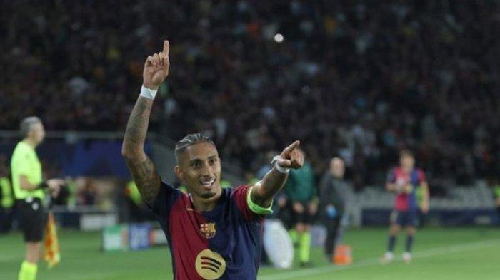 Penyerang Barcelona, Raphinha, merayakan golnya seusai membobol gawang Bayern Muenchen dalam pertandingan Liga Champions di Lluis Companys pada Rabu (23/10/2024) atau Kamis dini hari WIB.
