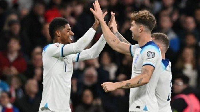Penyerang Inggris, Marcus Rashford, berselebrasi seusai mencetak gol dalam laga Grup C Kualifikasi Euro 2024 yang mempertemukan Inggris vs Italia di Stadion Wembley pada 17 Oktober 2023. Artikel ini berisi daftar negara lolos daftar negara lolos ke Euro 2024.