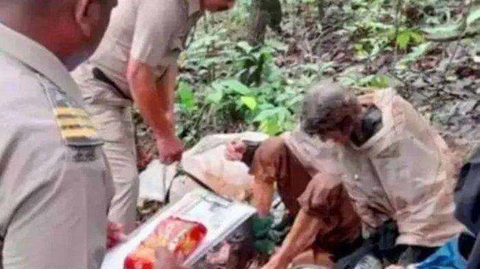 Perempuan AS Lalita Kayi ditemukan diikat di pohon di hutan India dengan rantai.