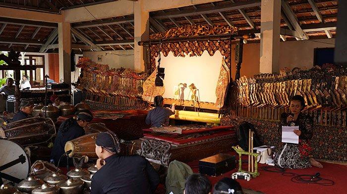 Peringati Dies Natalis, FBS UKSW Gelar Pagelaran Wayang Bersama Union Internationale de la Marionnette (UNIMA)