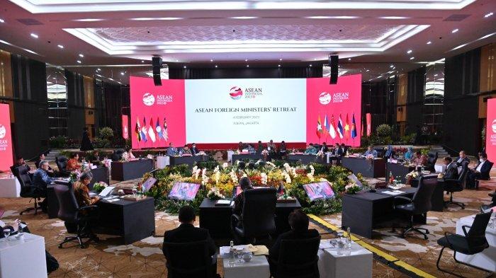 Pertemuan Menteri Luar Negeri China-ASEAN (10+1), KTT ASEAN Plus Tiga (Jepang-China-Republik Korea), dan Pertemuan Menteri Luar Negeri East Asia Summit juga diadakan di Jakarta.