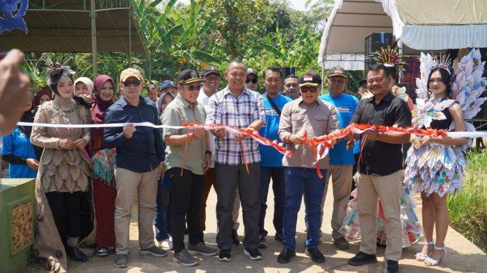 Pj Bupati Jepara Edy Supriyanta bersama jajaran Forkompinda meresmikan objek wisata baru di kawasan persawahan Desa Mantingan, Kecamatan Tahunan, diberi nama 'Wisata Sawah Bengkok'.
