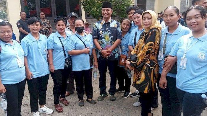 Pj.Bupati Subang Imran didemo setelah muncul polemik keberangkatan puluhan pejabat di Pemkab Subang ke Jogja dan Solo untuk memperingati Hari Jadi Dekranasda. 