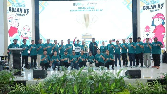 Pjs. GM PT KPI RU IV Cilacap, Hermawan Budiantoro foto bersama saat penutupan Bulan Keselamatan & Kesehatan Kerja (K3) di gedung Patra Graha, Sabtu (24/2/2024).