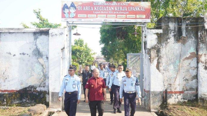 Plt. Kakanwil mengajak peserta apel untuk ikhlas melaksanakan tugas sesuai dengan amanah yang menjadi kewajiban dan ASN.
