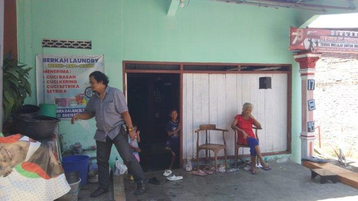 Polisi melakukan penyelidikan tempat penemuan bayi yang ditaruh dalam ember rumah laundry Jalan Tambra Dalam 11 RT 03 RW 11 Kelurahan Kuningan Kecamatan Semarang Utara, Kota Semarang, Senin (6/5/2024).