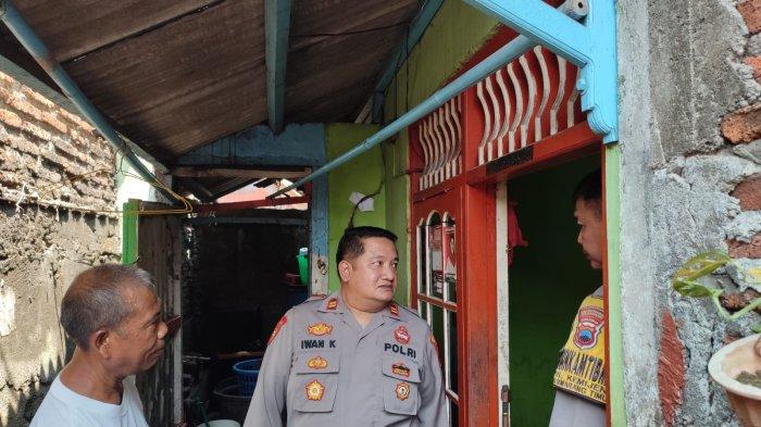 Polisi saat memeriksa kamar korban yang dipasangi garis polisi di Semarang Timur, Kota Semarang, Rabu (1/11/2023). 