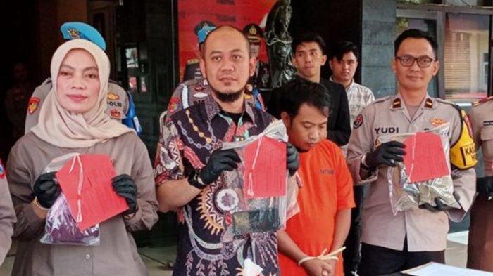 Polisi ungkap seorang pria berinisial HK (33) di Kota Malang, Jawa Timur nekat memperkosa wanita berinisial ER (22). 