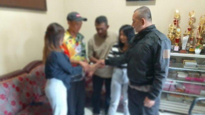 MEDIASI BERUJUNG DAMAI: Polsek Gembong, Polresta Pati, memediasi dua remaja yang terlibat perkelahian di Waduk Seloromo, Gembong, Pati, pada Senin (27/1/2025) lalu. Video perkelahian mereka sempat viral di media sosial.