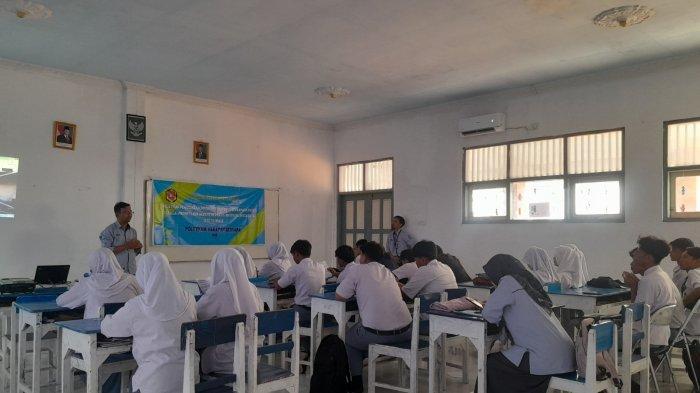 Dosen Poltek Harber Edukasi Pemanfaatan AI Lewat Penguasaan Bahasa Inggris