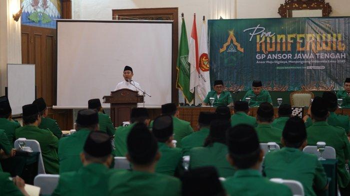 Ketua Tanfidziyah Pengurus Wilayah Nahdlatul Ulama (PWNU) Jawa Tengah, KH Abdul Ghaffar Rozin atau Gus Rozin memberikan pengarahan dalam pembukaan Pra-Konferwil PW GP Ansor Jawa Tengah di Kusuma Sahid Prince Hotel Solo, Kamis (1/8/2024).