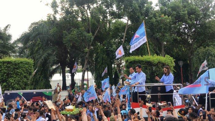 Prabowo Subianto dan Gibran Rakabuming Raka saat melakukan kampanye di kawasan Simpang Lima Kota Semarang, Minggu (28/1/2024).