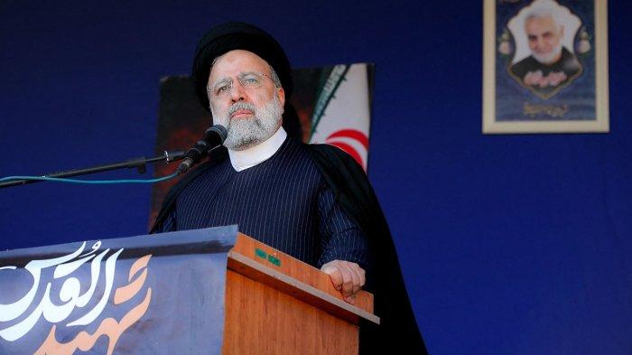 Presiden Iran Ebrahim Raisi berbicara pada pemakaman para korban yang tewas dalam dua ledakan pada tanggal 3 Januari,