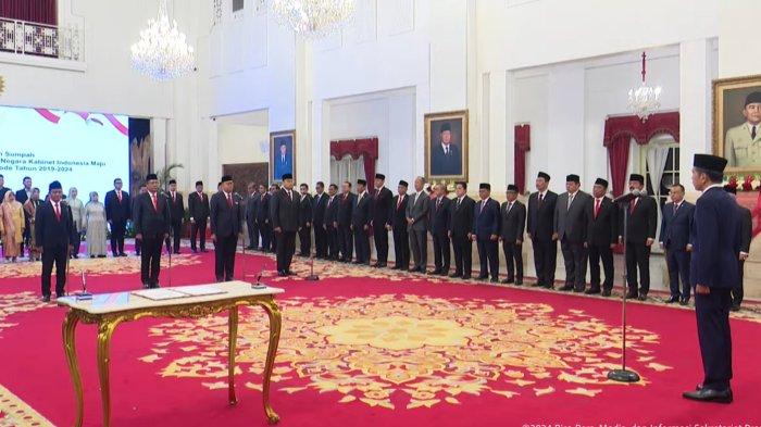 Presiden Joko Widodo (Jokowi) resmi melantik sejumlah pejabat baru pagi ini, Senin (19/8/2024) pukul 09.30 WIB.