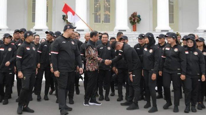 Presiden Jokowi melepas kontingen Indonesia untuk bertanding pada Olimpiade Paris Tahun 2024, di Istana Merdeka, Jakarta, Rabu (10/7/2024).
