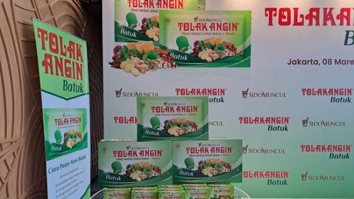 Tolak Angin Batuk mengandung sejumlah bahan yang berfungsi untuk meredakan batuk berdahak dan melegakan pernapasan, seperti adas, kayu ules, daun mint, jahe, kencur, madu, Thymus, Valerian, Adas, dan beberapa bahan lain.