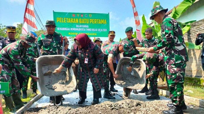 Program TNI Manunggal Masuk Desa (TMMD) di Kabupaten Sragen diawali dengan Peletakan batu pertama sebagai simbolis pengerjaan cor blog jalan TMMD Reguler ke-119 di Desa Gedongan Kecamatan Plupuh Kabupaten Sragen.