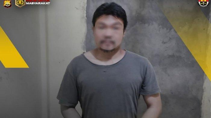 GURU ANIAYA KEPSEK - Guru SMP berinisial RL diamankan Polres Kepahiang Polda Bengkulu, Selasa (22/4/2025). RL menabrak kepala sekolah hingga siram alkohol ke wajah korban karena sakit hati dimutasi.