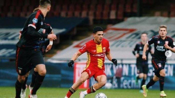 Calon pemain timnas Indonesia, Ragnar Oratmangoen, pemain berdarah Maluku saat masih bermain di Liga Belanda bersama klub Go Ahead Eagles.