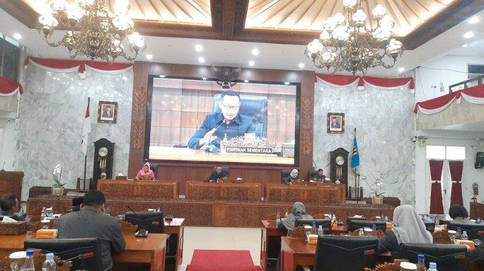 SUASANA DPRD Kota Semarang menggelar rapat paripurna dengan agenda penetapan pimpinan definitif periode 2024-2029, di ruang paripurna, Selasa (1/10/2024).