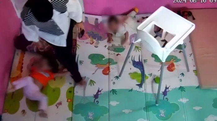 Rekaman CCTV yang memperhatikan pemilik daycare di Depok berinisial MI diduga menganiaya anak Rizki Dwi Utari (28), MK (2).