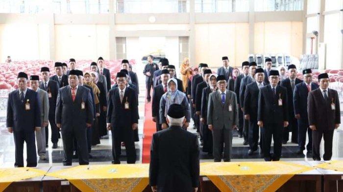 Rektor Universitas Islam Negeri (UIN) Walisongo Semarang, Prof. Dr. Nizar, M.Ag., melantik jajaran Wakil Dekan, Wakil Direktur Pascasarjana, Ketua SPI, Ketua Pusat pada Lembaga, Sekretaris Lembaga, Sekretaris Kopertais, Kepala UPT, dan Kepala Badan Pengembangan Usaha di lingkup UIN Walisongo.