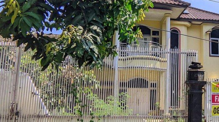 Kondisi rumah milik AH di jalan Abdurrahman Saleh, Kota Semarang, yang dipakai untuk membuat konten horor, Senin (22/7/2024).