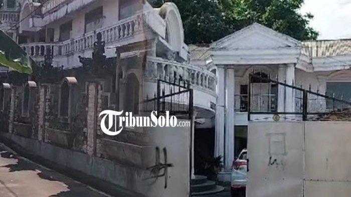Kolase penampakan rumah mendiang Gogon Srimulat di Jalan Raya Pengging Boyolali.