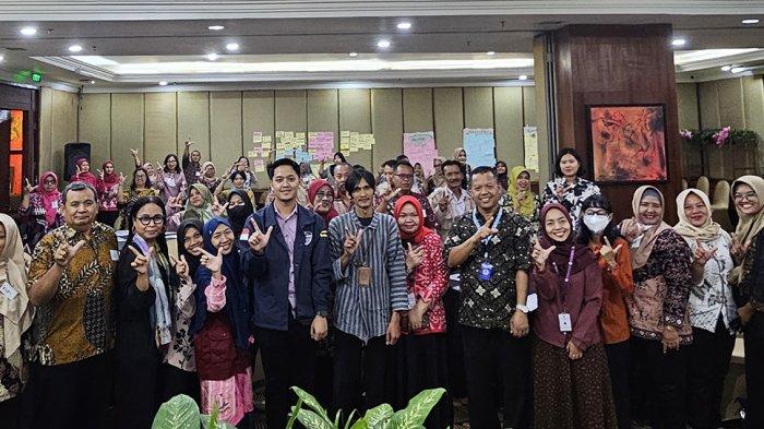 SHARING SESSION - Foto bersama acara Sharing Session Penanganan Kasus Kejahatan Online terhadap Anak dalam Program Swipe Safe, 12-13 Maret 2025 di Hotel Novotel Semarang. (DOK PANITIA)