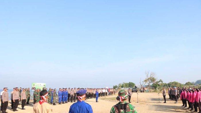 Sambut Hari Bhayangkara Diwarnai Aksi Tanam Mangrove Hingga Bersih-Bersih Pantai di Jepara