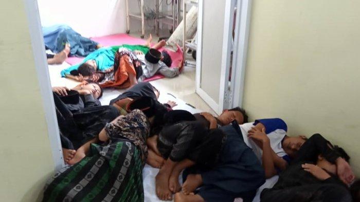 Kondisi santri Desa Gondang, Kecamatan Subah, Kabupaten Batang yang mengalami keracunan massal, Senin (30/10/2023).