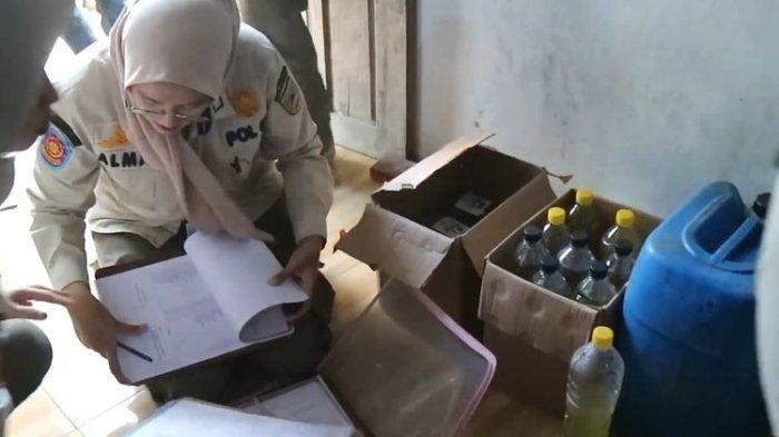 Satpol PP Kebumen menggelar razia ke sejumlah tempat yang menjual minuman keras (miras). Razia tersebut digelar pada Kamis (25/7/2024) bersama unsur TNI dan Polri sejak siang hingga malam hari