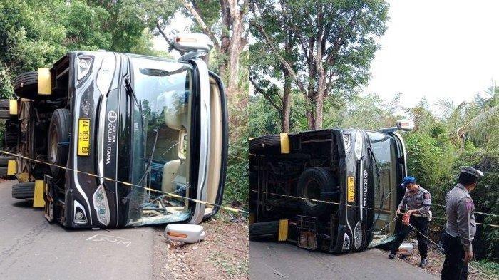 Sebuah bus mengalami kecelakaan tunggal di area Bumi Perkemahan Kiara Payung, Dusu Cikeuyeup, Desa Sindangsari, Kecamatan Sukasari, Sumedang, Jawa Barat (24/12/2023).