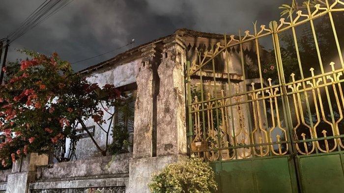 Sebutan itu menjadikan sebuah bangunan di Kotagede, tepatnya Kampung Celenan, Kalurahan Jagalan, Kapanewon Banguntapan Bantul ini berimage sebuah rumah angker dan menyeramkan
